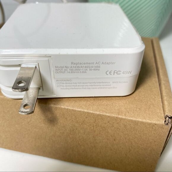 Apple AC ADAPTER, 45W, White, Model #: A1437/A1465/A1466 - Picture 2 of 3